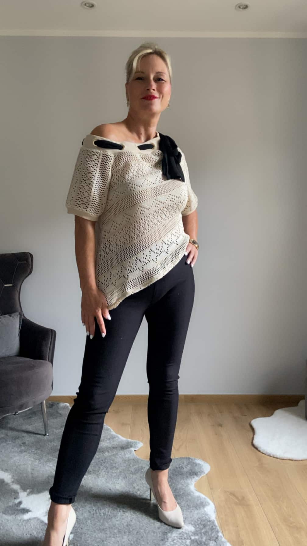 Häkelpullover mit goldenen Details