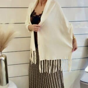 Strickponcho mit Fransen