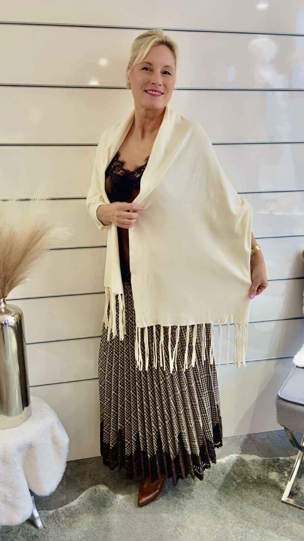 Strickponcho mit Fransen