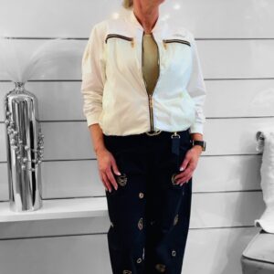 Leichte Jacke mit goldenen Details